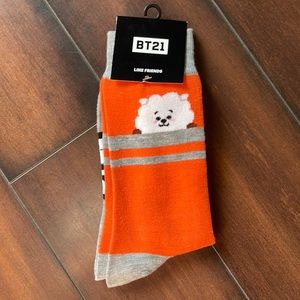 Free with purchase over $20, just add to a bundle! bt21 socks